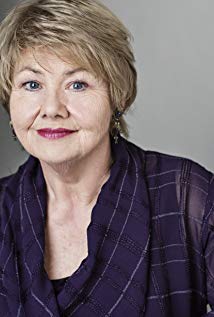 How tall is Annette Badland?